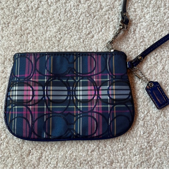 🚨‼️LOW START‼️COACH POPPY EUC  Blue &Pink Wristlet Clutch. CLEAN/NO CALLOUTS✨ - Picture 14 of 14